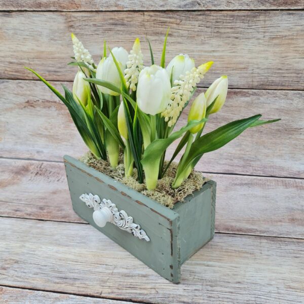 Vintage asztaldísz tulipánokkal 1